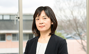小野 奈生子 教授