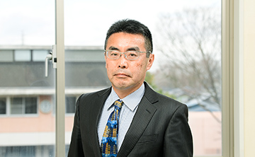 教授 石塚 勝美