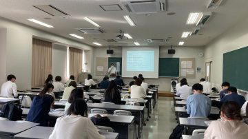 【国際経営学部】国際観光論で特別講義を行いました