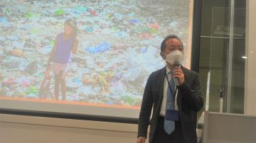 【国際経営学部】小林尚行教授　高校生にSDGsをわかりやすく説明
