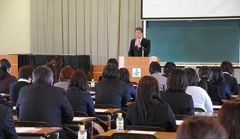 【国際経営学部・教育学部】 保護者会懇談会を開催しました