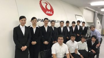 【国際経営学部】羽田空港 JALスカイ・客室訓練所研修