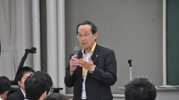 【教育学部】「現代教育の諸問題」にて八潮市教育委員会教育長 石黒 貢 先生による特別講義を実施