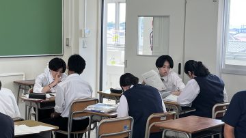 【国際経営学部】3年生が地域の学習サポータープログラムに参加