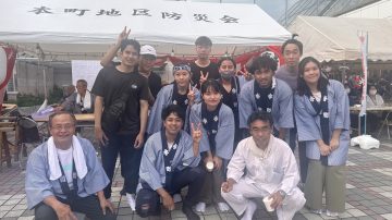 【国際経営学部】留学生が日本のお神輿に挑戦