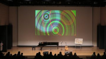 【国際経営学部】伊藤ゼミがインタラクティブデジタルコンテンツで幼稚園のコンサートを演出