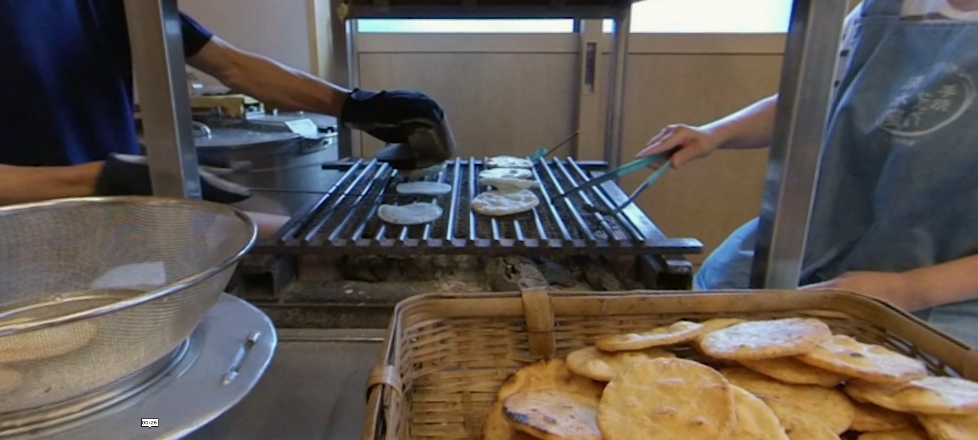 国際経営学部】越谷手焼きせんべいの魅力をVRで体感する映像コンテンツ