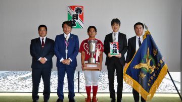硬式野球部が春日部市長を表敬訪問