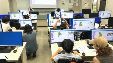 親子でAIプログラミングを体験 伊藤ゼミが地域連携イベントに協力